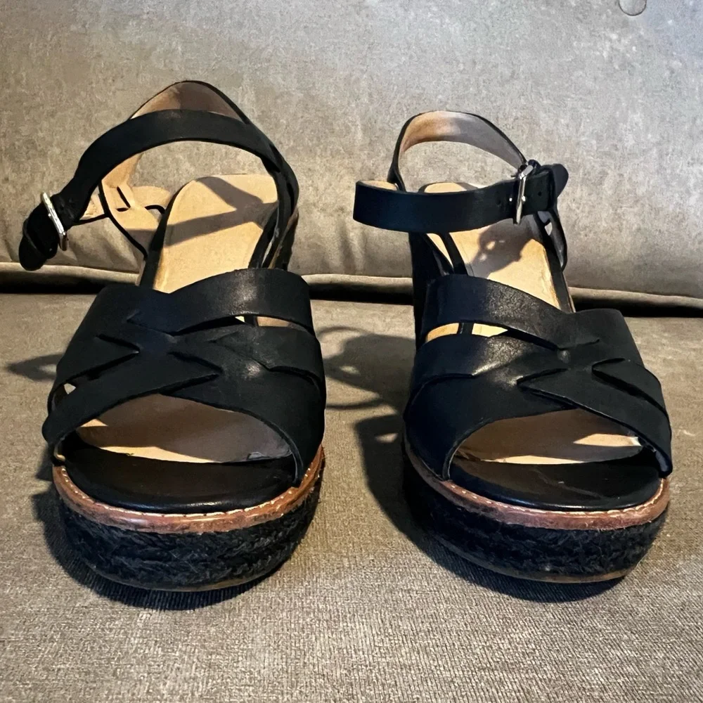 Banana Republic Navy Blue Raffia Leather Wedge Size 7